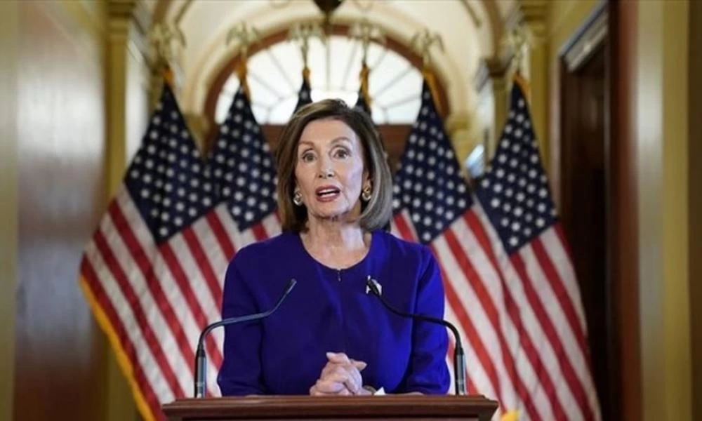 Πελόζι: Πρόστιμα έως 10.000 δολάρια σε βουλευτές που αρνούνται έλεγχο για όπλα